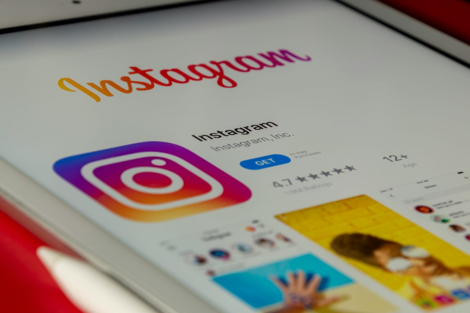 Instagram hadirkan fitur yang akan memberikan orang tua notifikasi jika anak mereka mencari topik sensitif. 