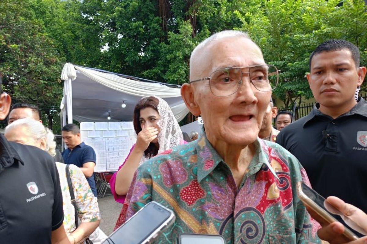 Try Sutrisno Wakil Presiden RI ke-6