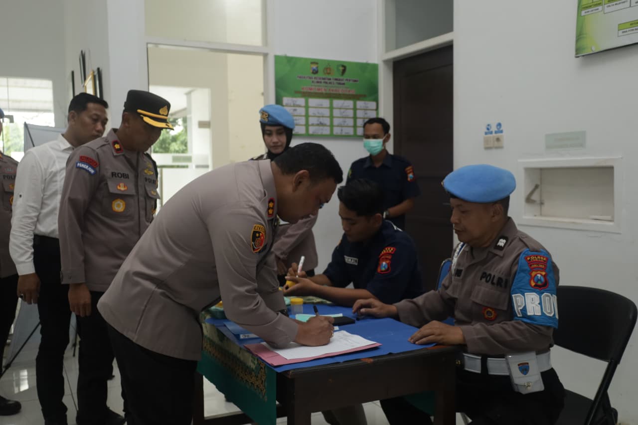 Tes urine ini merupakan tindak lanjut instruksi Kapolri untuk mencegah penyalahgunaan narkotika di tubuh Polri.