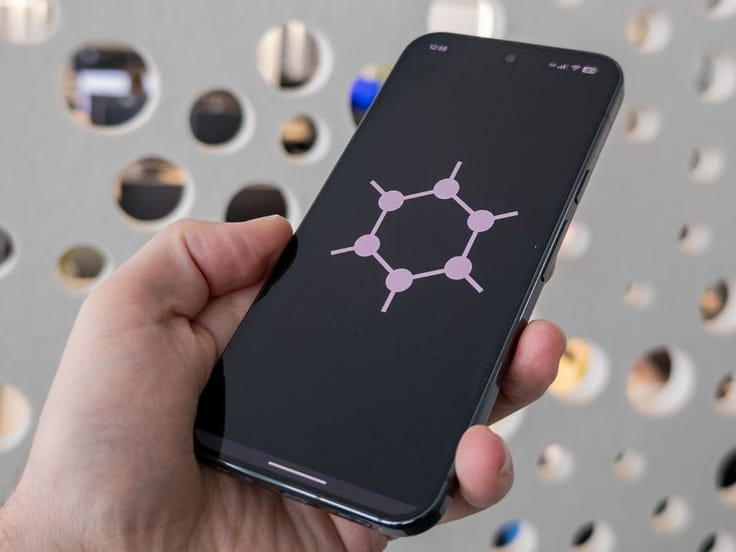 Motorola gandeng GrapheneOS untuk hadirkan sistem operasi yang lebih aman.