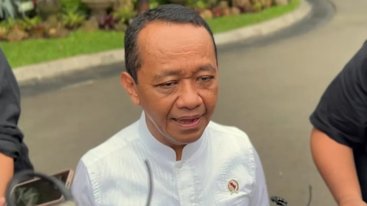 Menteri ESDM, Bahlil Lahadalia memberikan keterangan kepada wartawan 