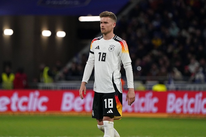 Raksasa Serie A Napoli tertarik merekrut bek Stuttgart Maximilian Mittelst&auml;dt dan sudah menjalin komunikasi awal dengan pihak pemain.