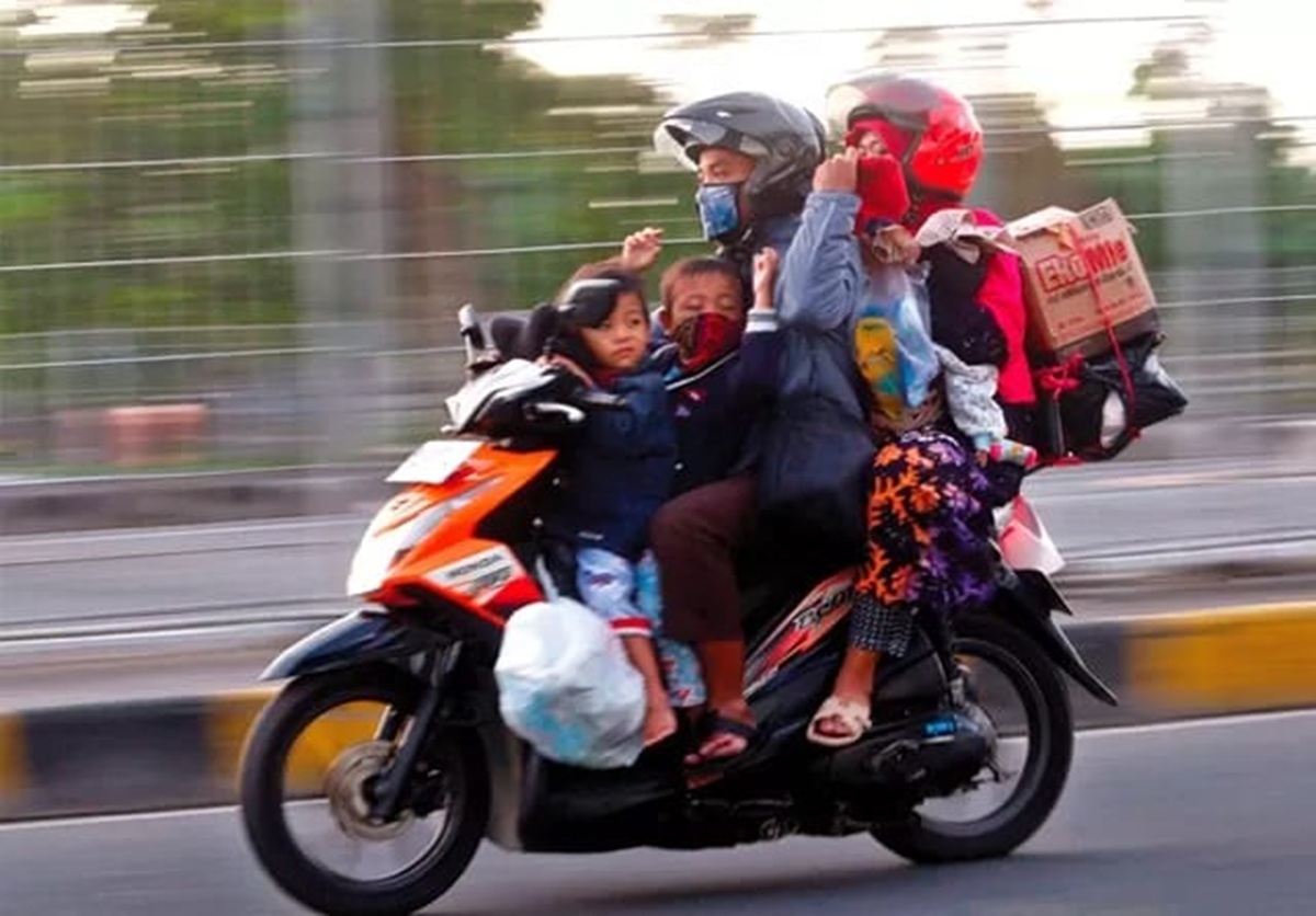  Ilustrasi pemudik menggunakan motor