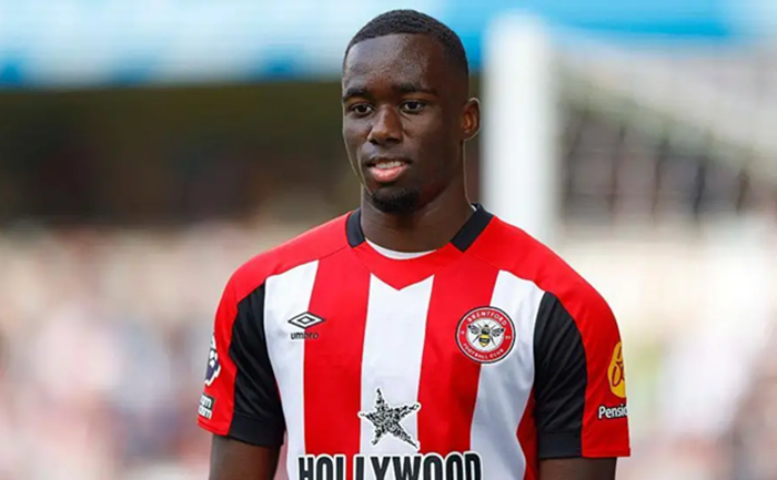 Bek muda Brentford Michael Kayode tampil konsisten di Premier League dan kini masuk radar Juventus.