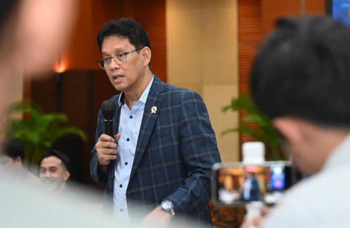 Menkeu Purbaya menyebut kenaikan BBM subsidi bisa terjadi jika tekanan harga minyak dunia membuat defisit anggaran membengkak.