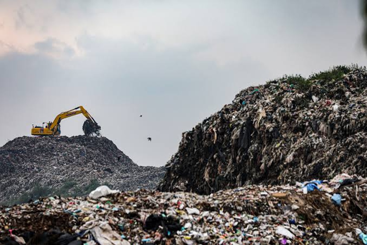  Ilustrasi Gunung Sampah