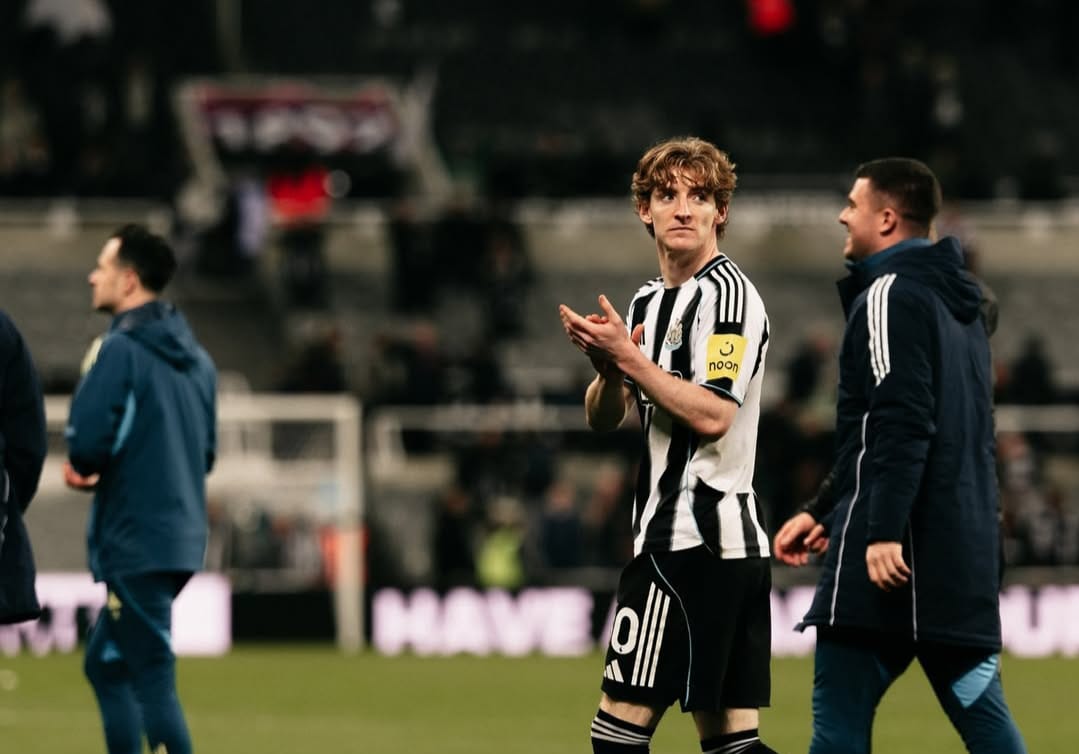 Pemain Newcastle United, Anthony Gordon. 