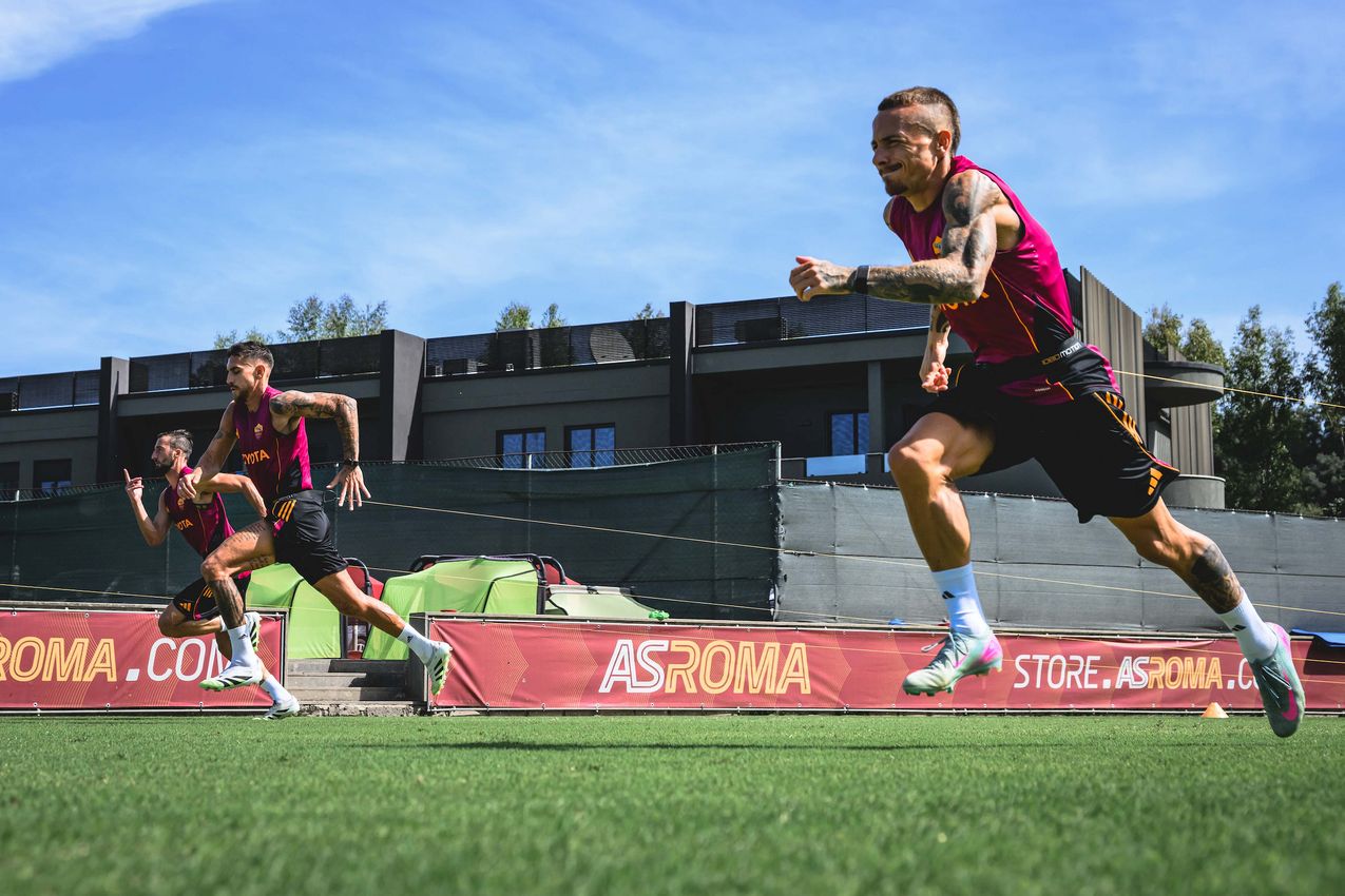 AS Roma ketika melakukan latihan di Trigoria Training Center