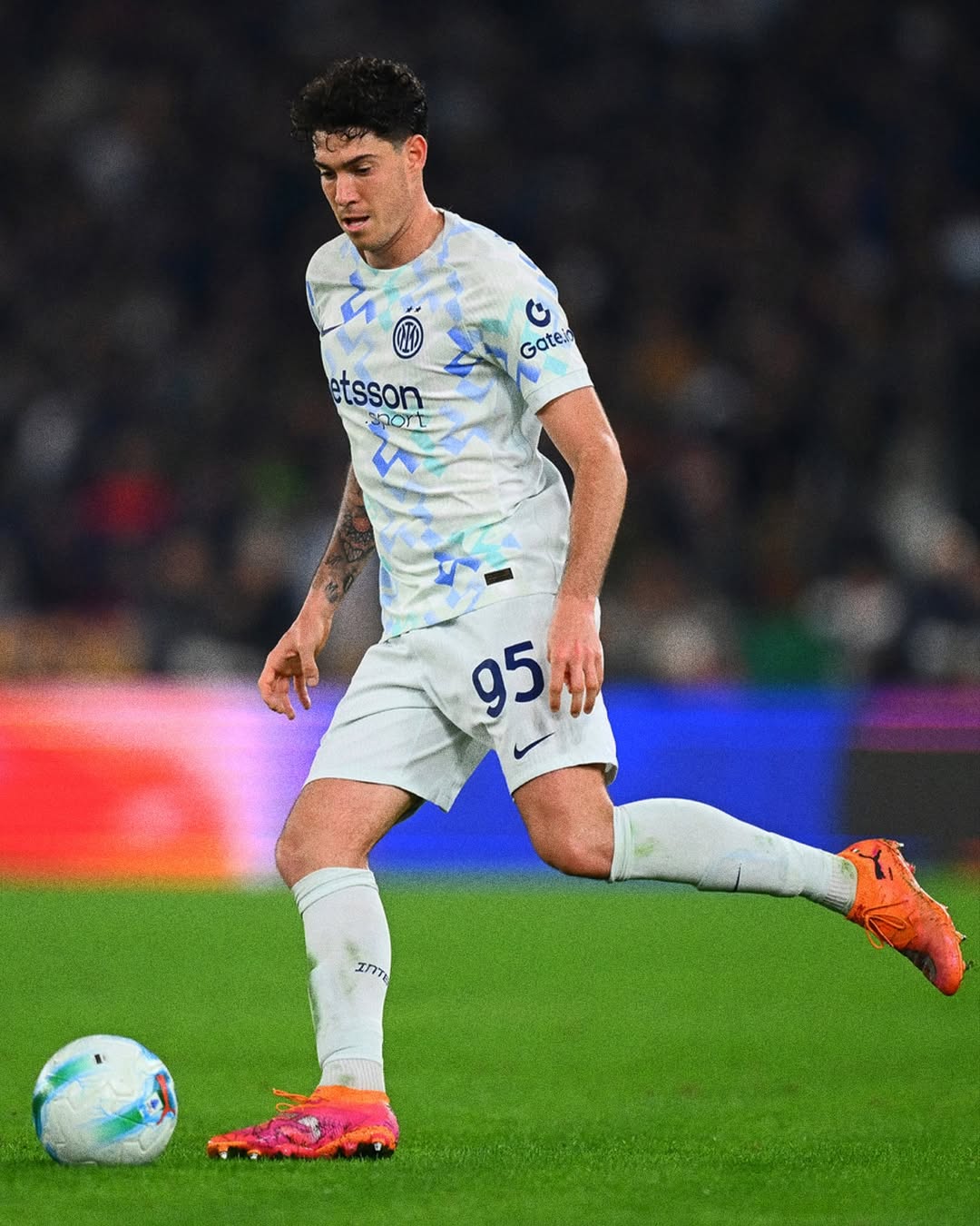 Bek timnas Italia Alessandro Bastoni masuk radar Barcelona