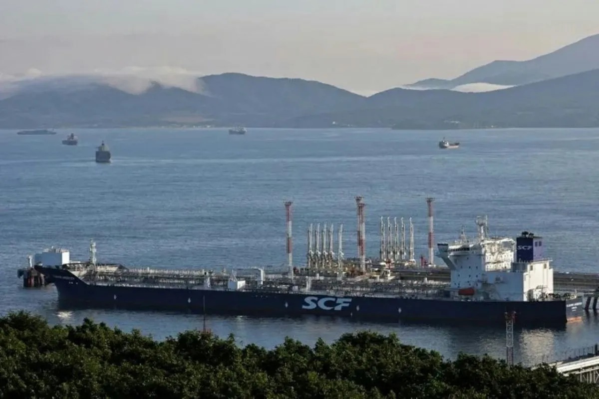 Ilustrasi Kapal tanker Vladimir Arsenyev bersandar di terminal minyak mentah Kozmino