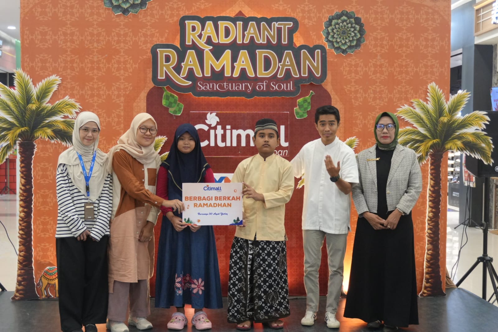 Sebanyak 50 anak yatim diajak menikmati ngabuburit seru di Citimall Tuban melalui program CSR Berbagi Berkah Ramadan 2026.