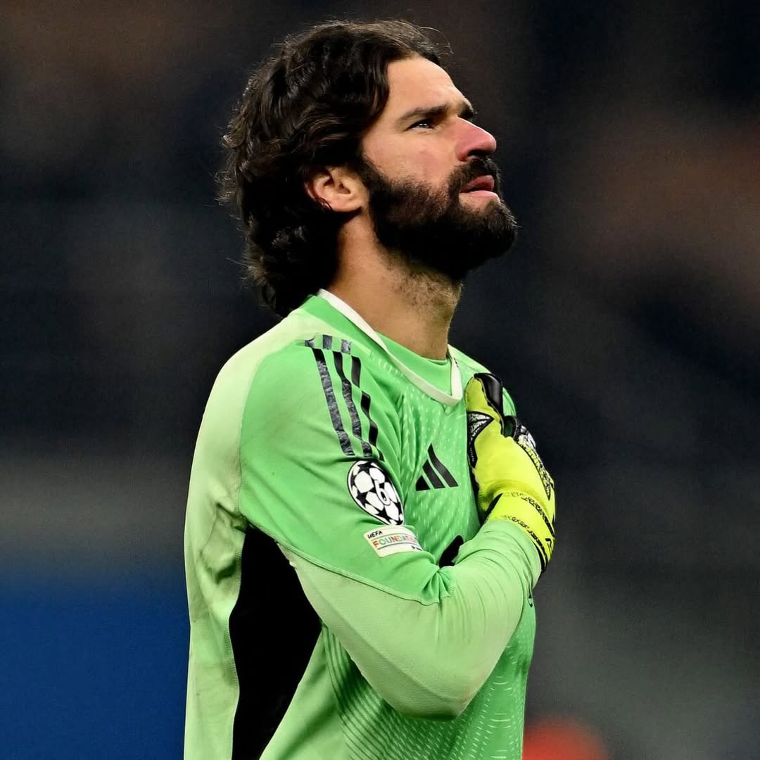 Juventus Bidik Alisson Becker untuk Revolusi Kiper