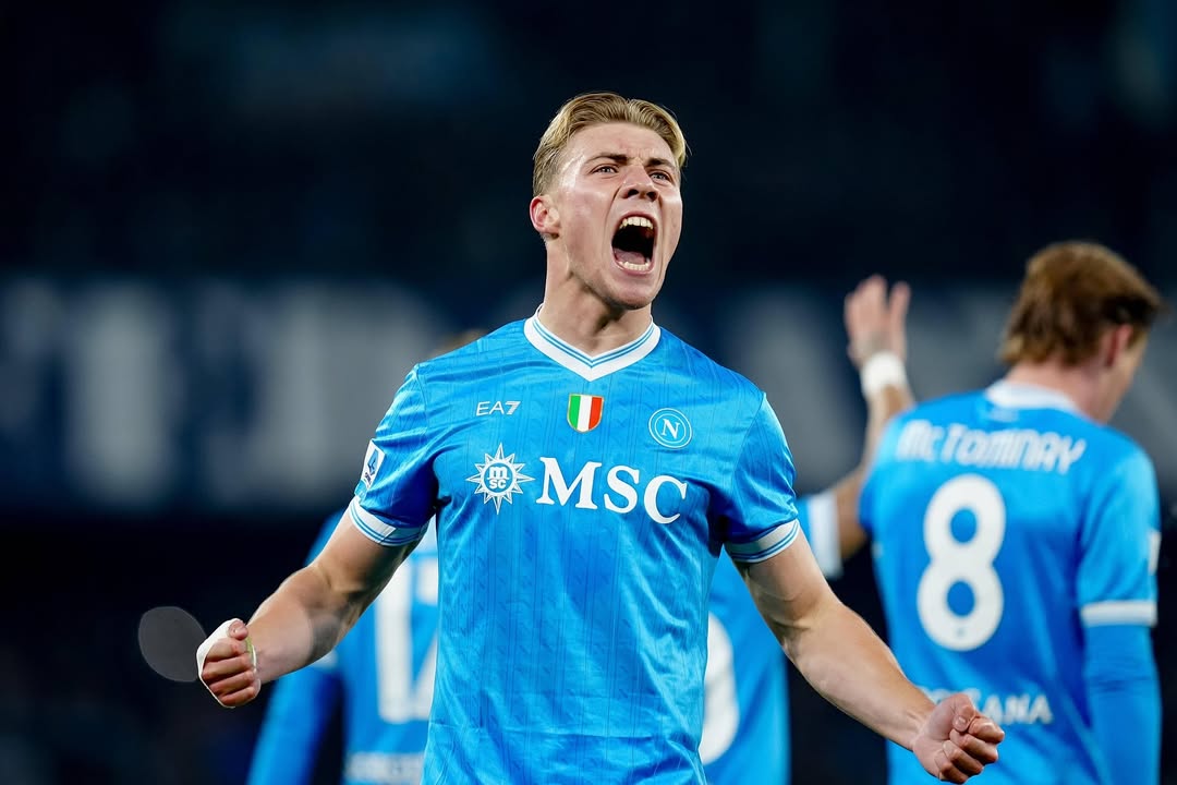 Napoli dikabarkan mengaktifkan klausul pembelian Rasmus H&oslash;jlund senilai &euro;44 juta dari Manchester United.