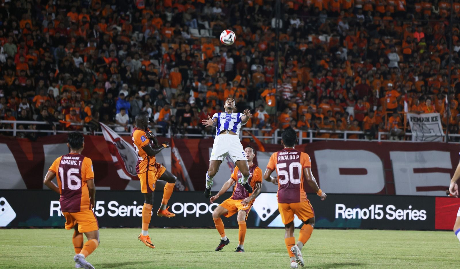 Persib Bandung saat ditahan imbang oleh tuan rumah Borneo FC
