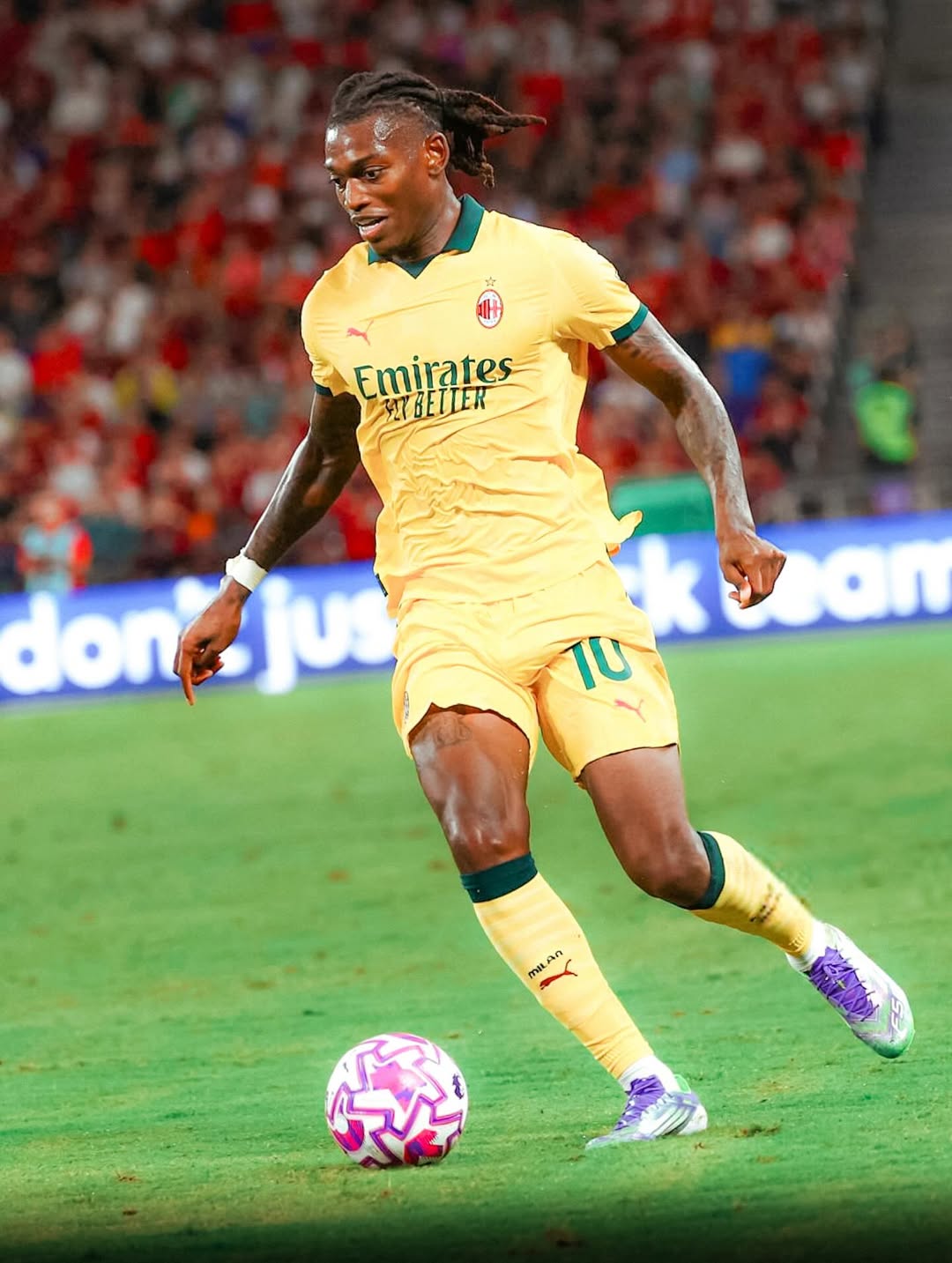 AC Milan membuka peluang melepas Rafael Leao