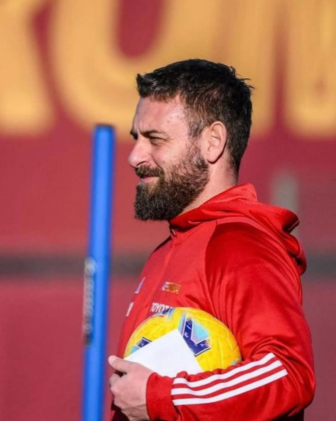 Daniele De Rossi dilirik Bologna dan Fiorentina untuk musim depan