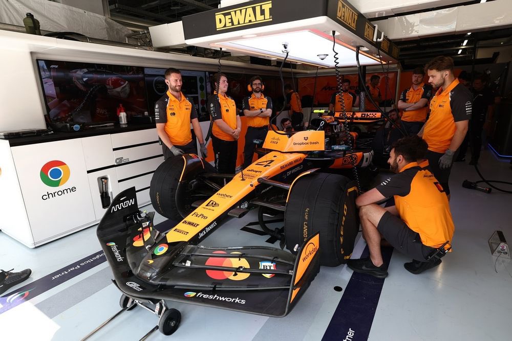 McLaren harus menelan pil pahit karena dua mobilnya gagal mengikuti GP Tiongkok.
