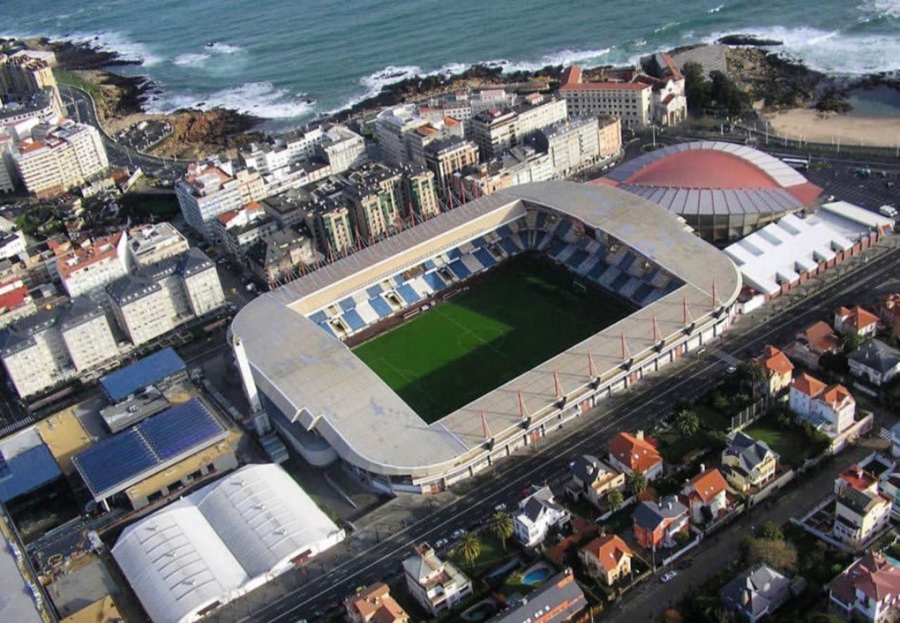 Stadion Riazor, di kota A Coruna, Spanyol. 