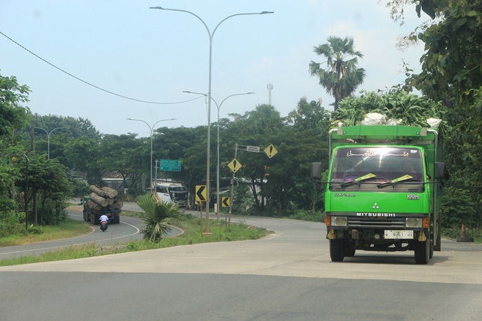 Kondisi lalu lintas jalur ring road sehari sebelum diberlakukannya rekayasa lalu lintas akibat masa pemeliharaan kondisi jalan.