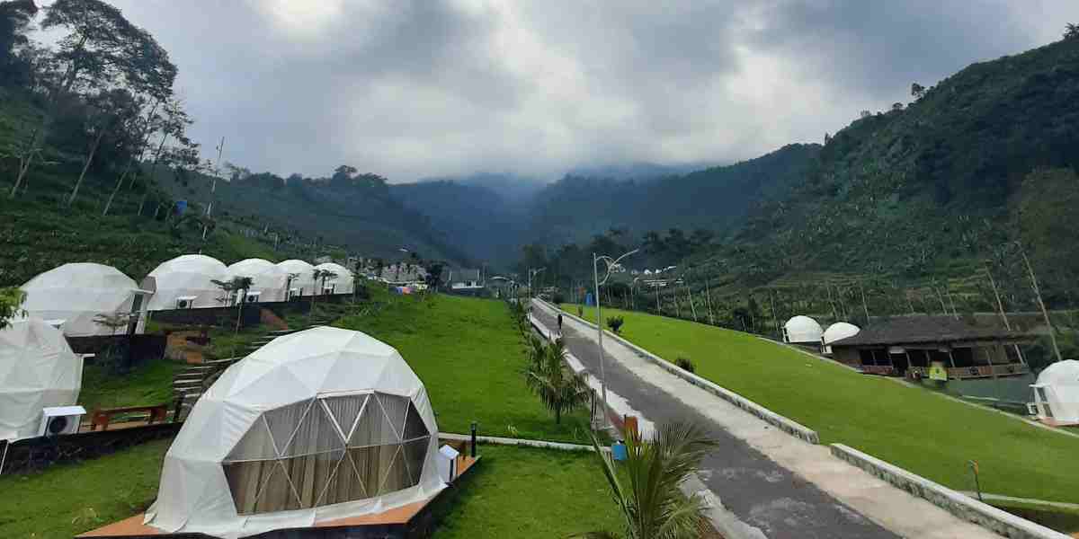 Baru menikah di malam songo tapi masih bingung honeymoon ke mana? Glamping di Bandung bisa jadi pilihan romantis tanpa ribet