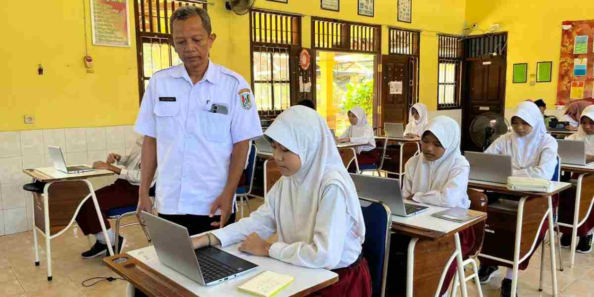 BERPARTISIPASI: Siswa SD Mondokan, Kecamatan Tuban mengikuti tahap gladi bersih TKA sebelum pelaksanaan utama.