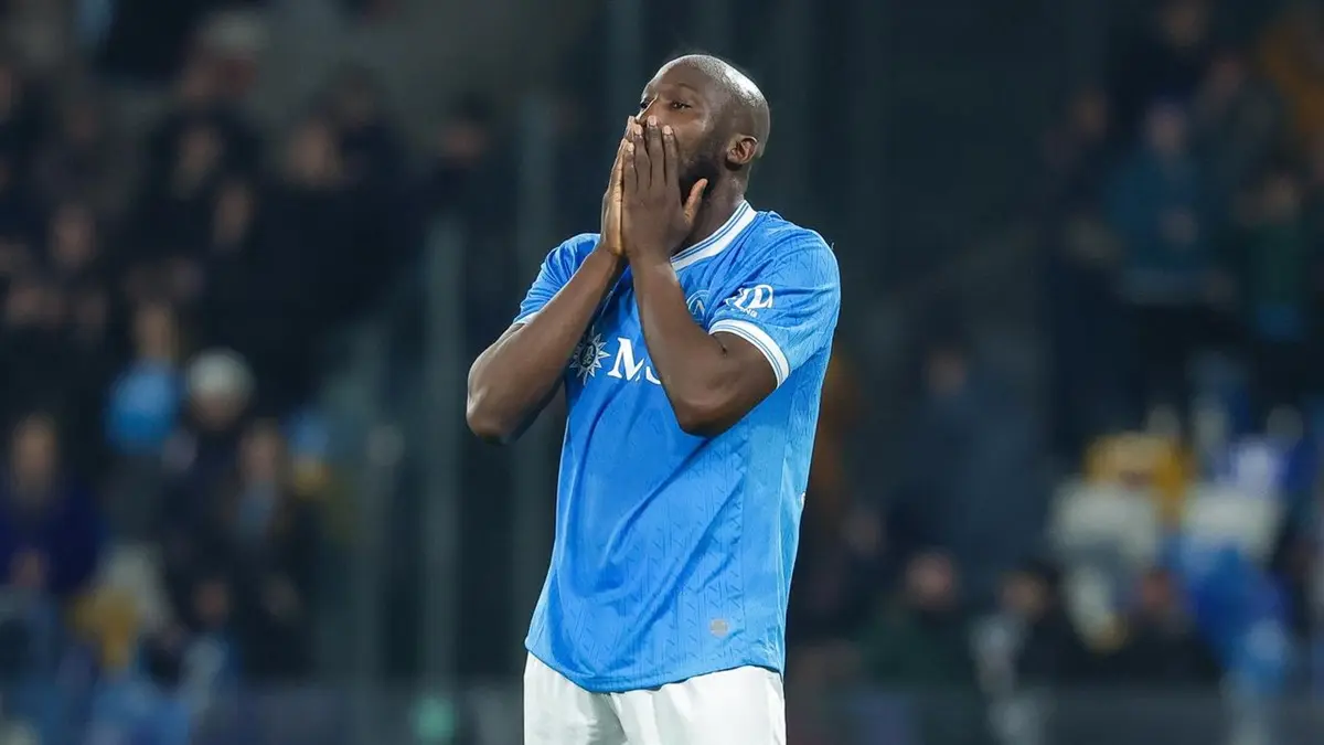 Striker Napoli Romelu Lukaku belum kembali ke Italia karena fokus pemulihan cedera. (Alessandro Garofalo/ LaPresse via AP)