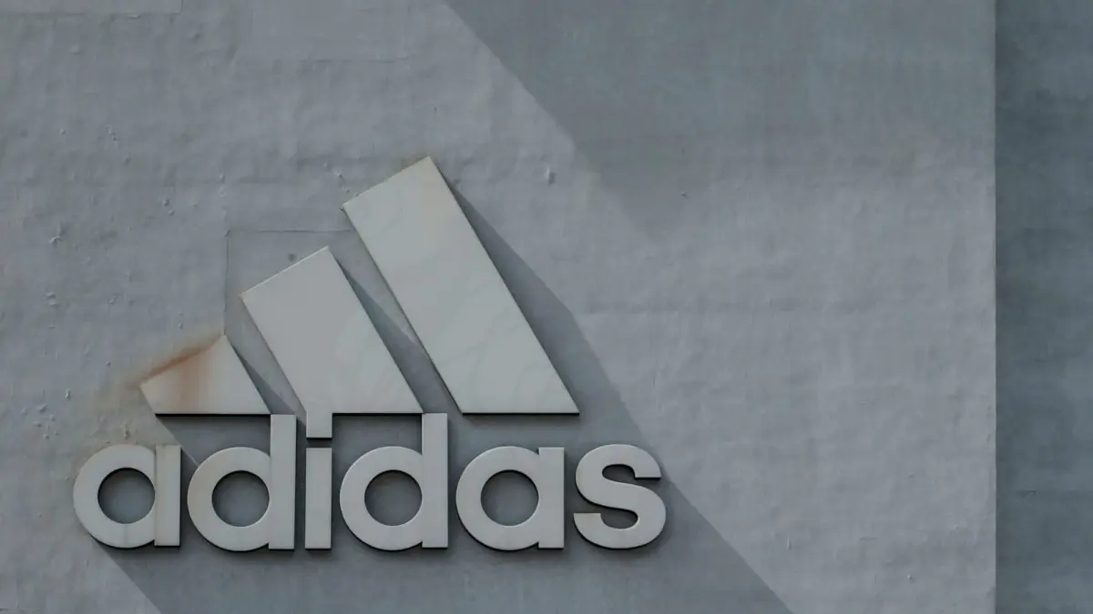Adidas dikabarkan akan gandeng Red Bull sebagai mitra barunya di F1. (H&CO/Unsplash)