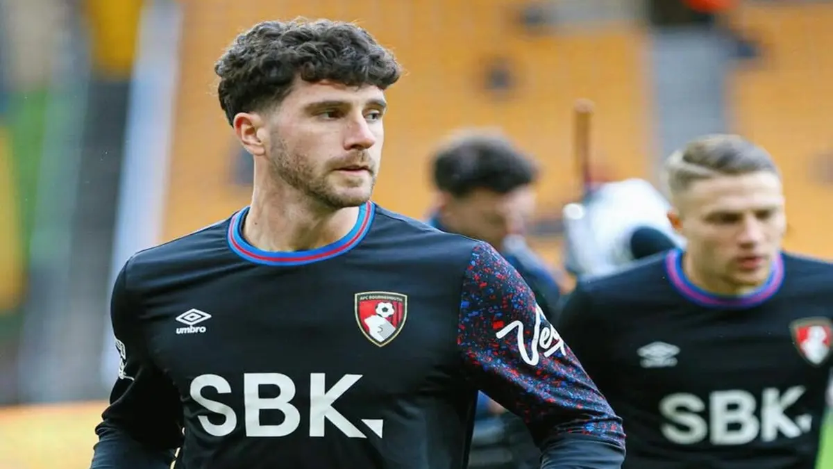 Bek Bournemouth Marcos Senesi dikabarkan lebih dekat ke klub Premier League, Juventus tersingkir dari persaingan.(instagram.com/marcosenesi)