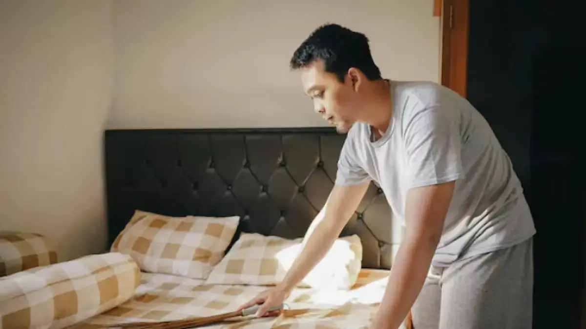 Ilustrasi seseorang yang selalu merapikan tempat tidur (Freepik.com)