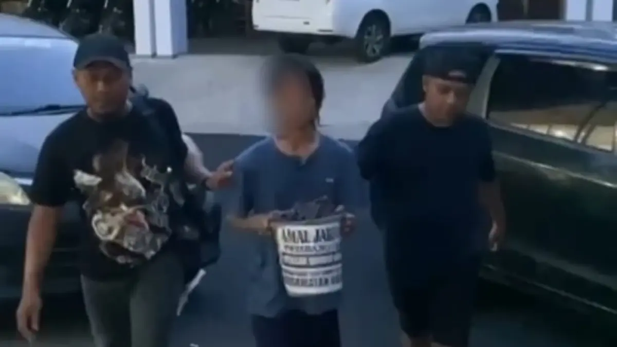 Seorang pria berinisial AG, 30, warga Kota Semarang, Jawa Tengah, diamankan karena terbukti melakukan pencabulan terhadap dua anak perempuan di bawah umur dengan modus menyamar sebagai peminta sumbangan. (RADAR TUBAN)