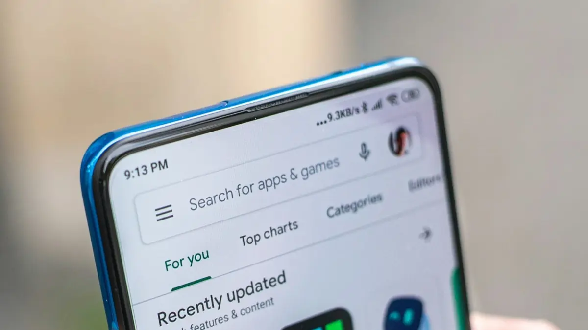Google hadirkan pencarian kata kunci pada ulasan aplikasi di dalam Play Store. (Mika Baumeister/Unsplash)
