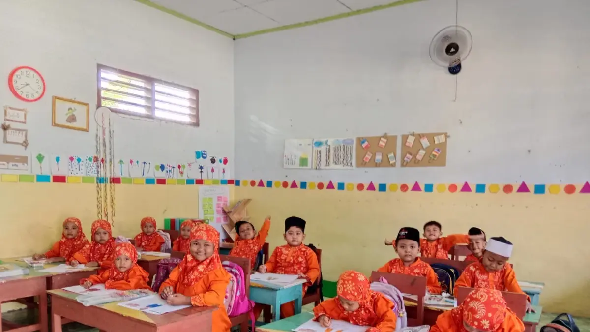 Siswa TK di Kecamatan Kerek asyik mewarnai dan menggambar dalam ajang Festival Coding untuk Anak TK.&nbsp; (IGTKI KECAMATAN KEREK UNTUK RADAR TUBAN)