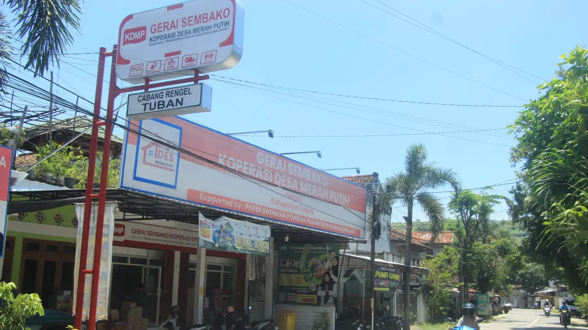 KDMP Desa Rengel, Kecamatan Rengel yang terus bertumbuh di tengah persaingan dengan pesatnya toko modern di sekitarnya. (ANDREYAN/RADAR TUBAN)