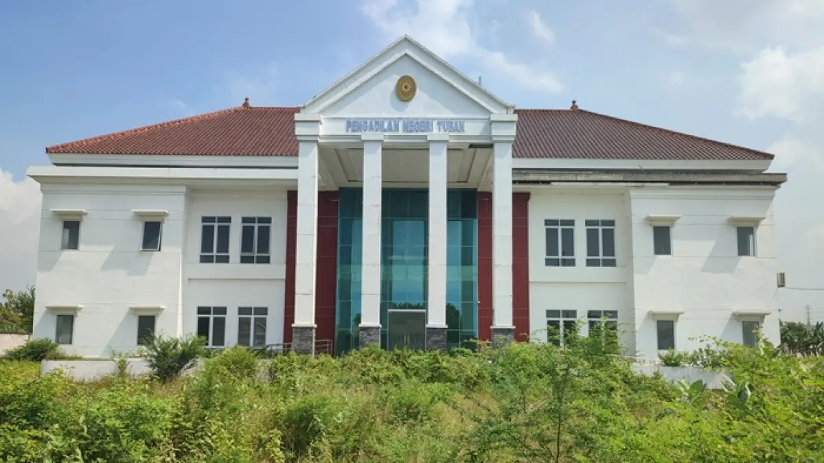Nasib gedung baru Pengadilan Negeri Tuban di Jalan Wahidin Sudiro Husodo Tuban tampak semakin memprihatinkan.&nbsp;(ANDREYAN/RADAR TUBAN)