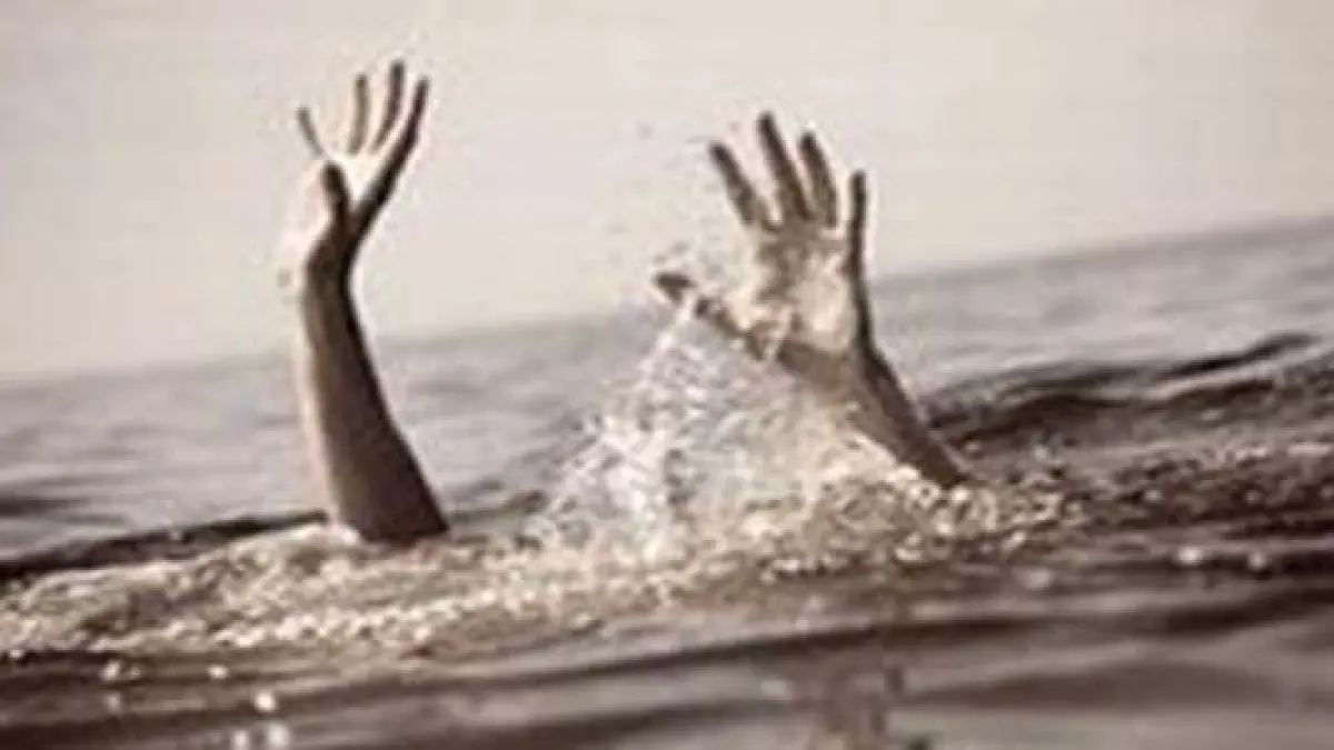 WNA asal China terbawa arus di pantai cibobos. (pinterest.com)