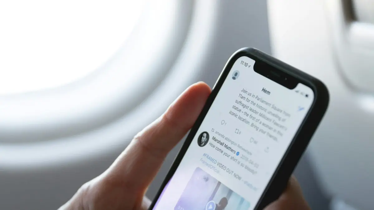 X mulai kurangi pendapatan kreator yang sering posting konten Clickbait. (Marten Bjork/Unsplash)