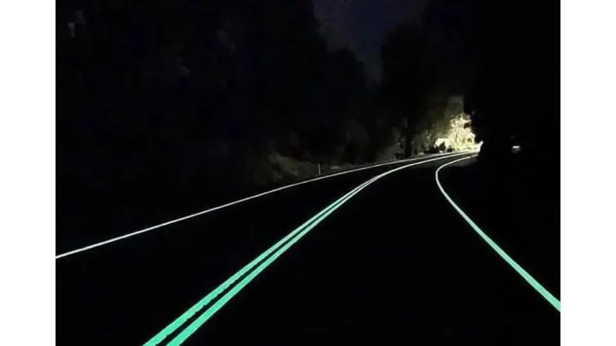 Marka jalan menyala di Australia. (Instagram/ahquote)