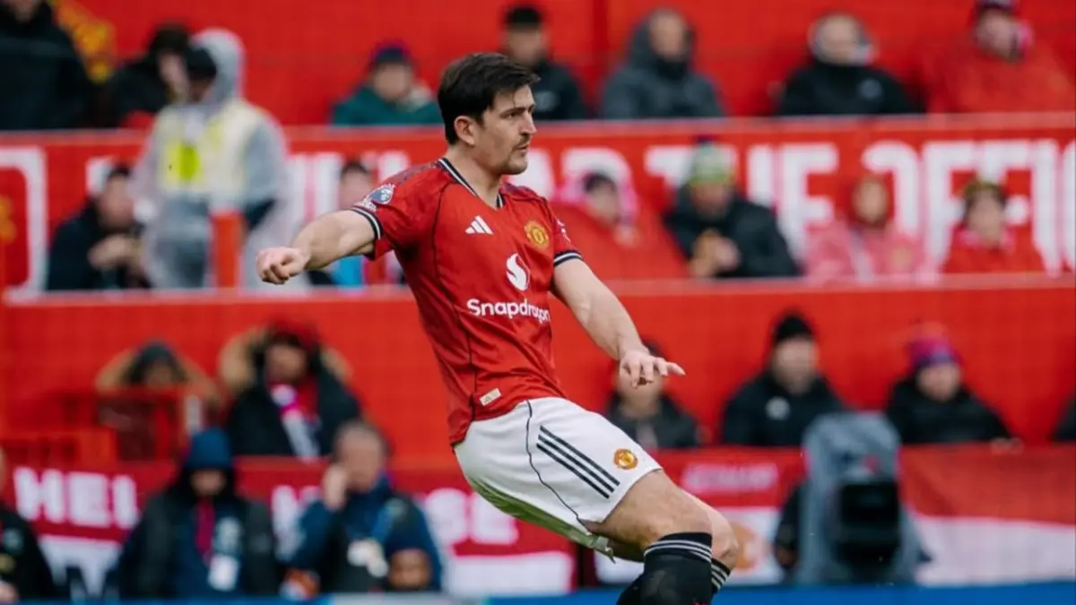 Pemain Belakang Manchester United, Harry Maguire, harus absen karena sanksi pertandingan. (Instagram/harrymaguire93)