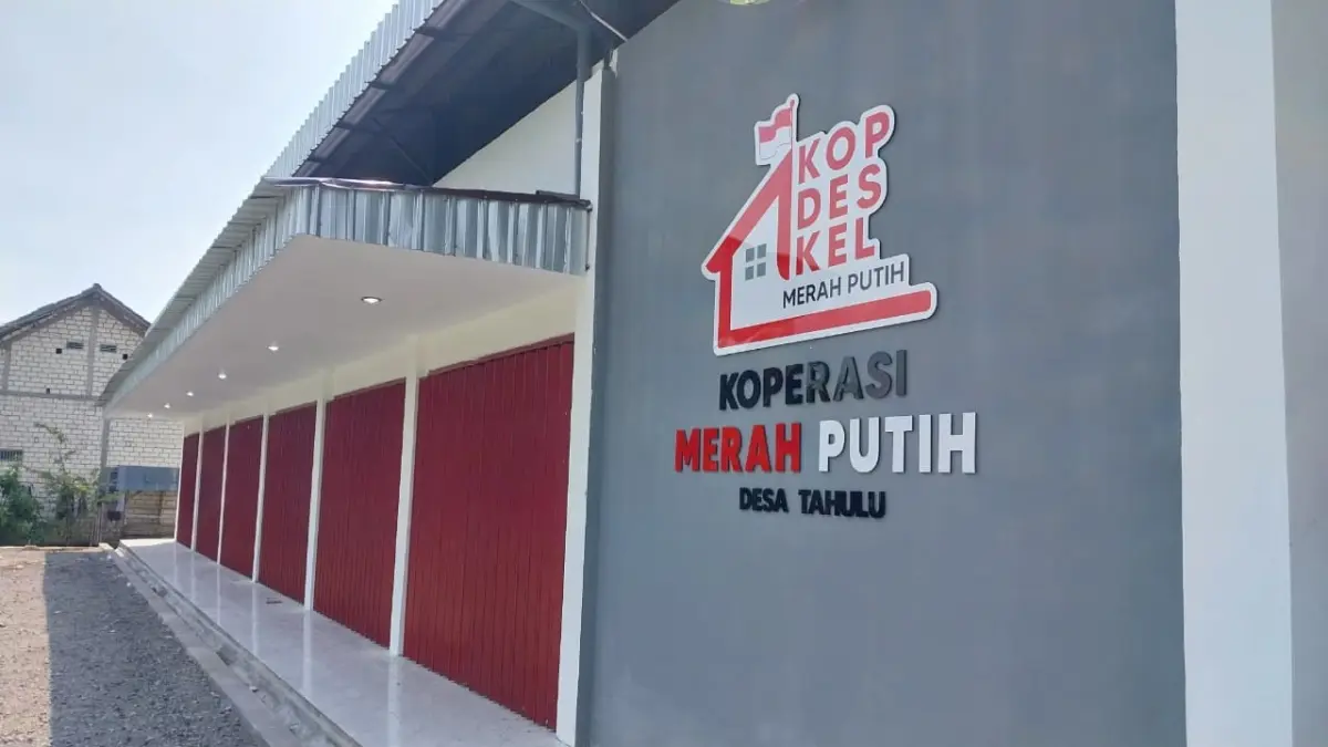 Gerai KDMP di Desa Tahulu, Kecamatan Merakurak yang masih tutup dan belum jelas kapan beroperasi. (M. MAHFUDZ MUNTAHA/RADAR TUBAN)