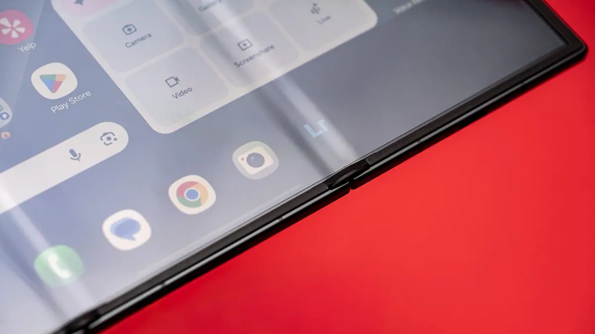Samsung resmi hentikan penjualan Galaxy Z Trifold. (chriswelch/X)