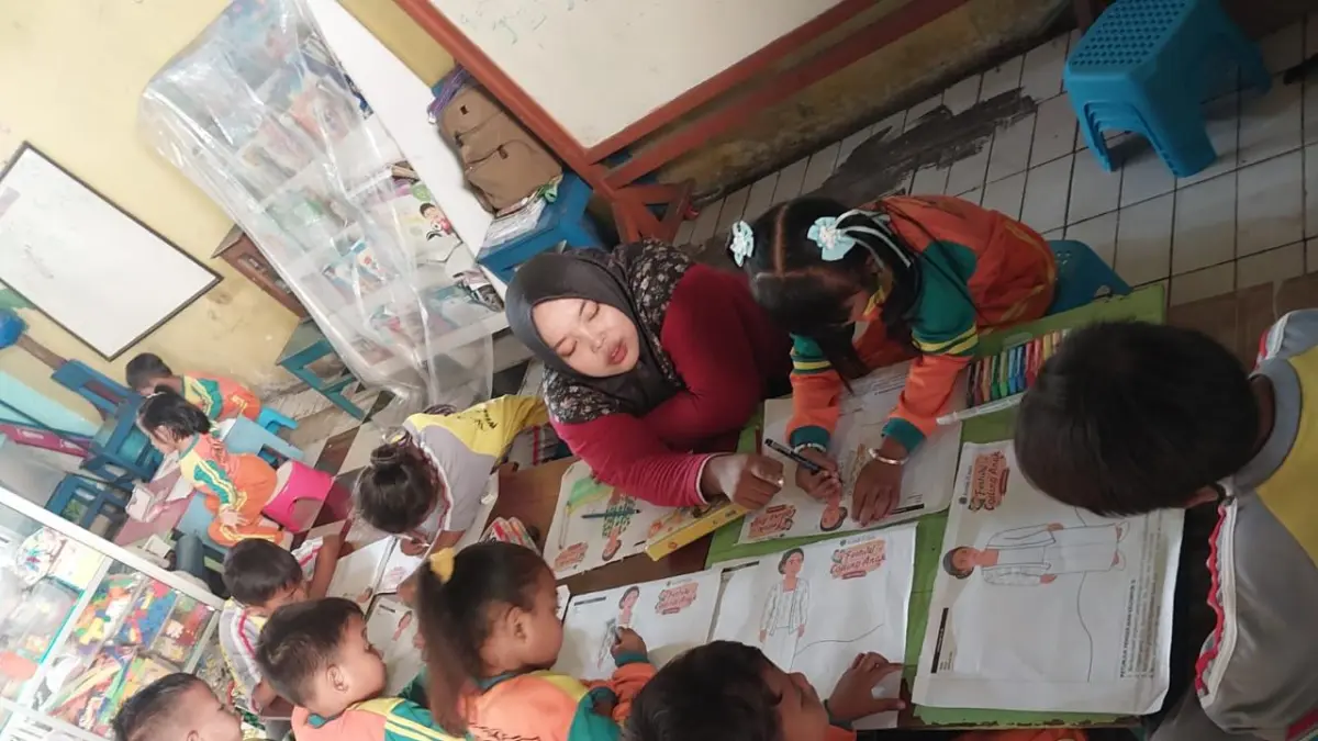 Siswa TK di Kecamatan Widang mengikuti babak penyisihan Festival Coding untuk Anak TK dengan ceria dan tanpa beban, Sabtu (18/4). (RADAR TUBAN)