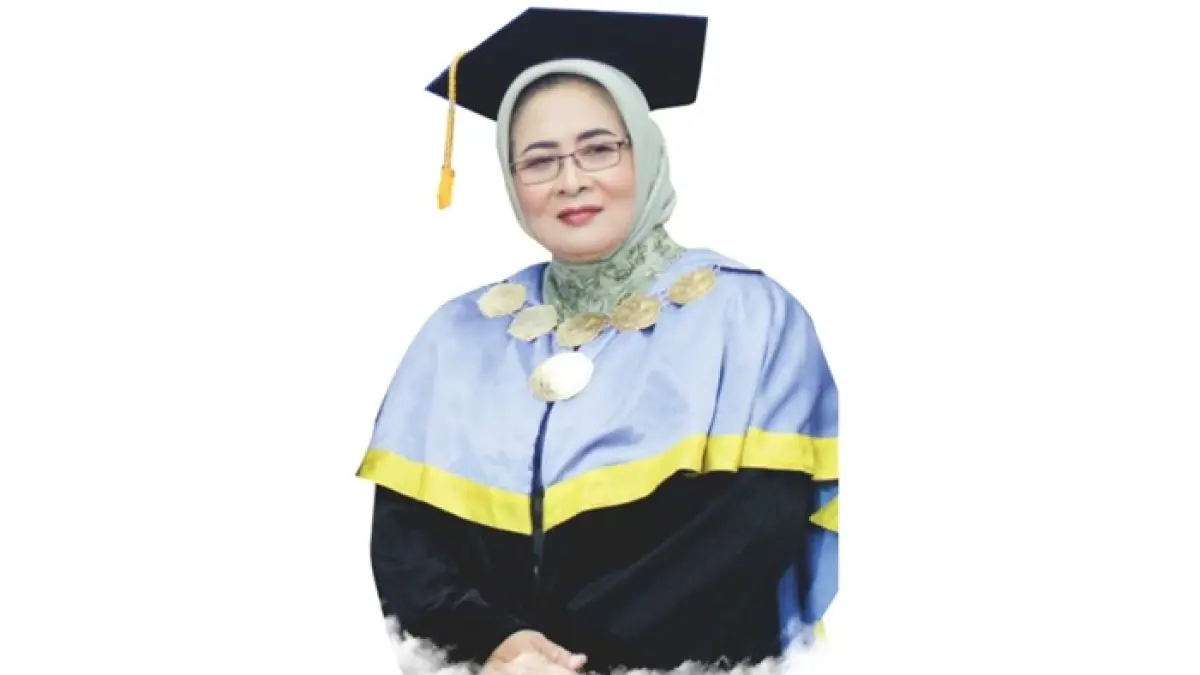 Dr. Sulistyani Eka Lestari, S.H., M.H bersama suami, anak, menantu, dan ketiga cucunya. (RADAR TUBAN)