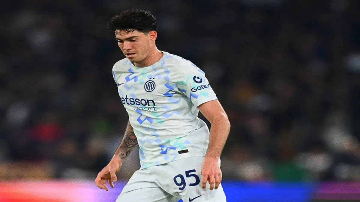Inter Milan menolak spekulasi transfer Alessandro Bastoni ke Barcelona. (instagram.com/alessandrobastoni)