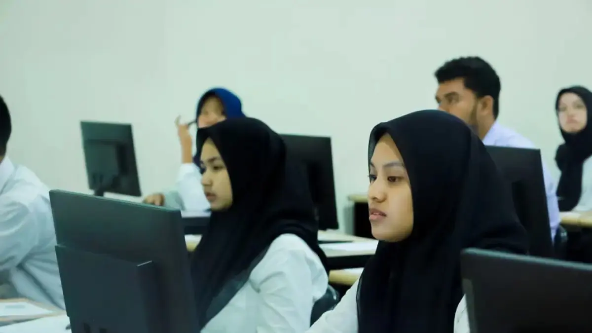 Suasana pelaksanaan UTBK-SNBT 2026 hari pertama di Kampus C Universitas Airlangga, (Dok. Humas Unair)