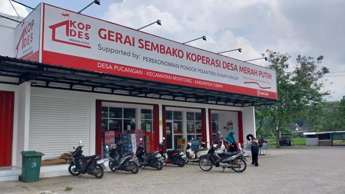 Gerai sembako KDMP Desa Pucangan yang diresmikan langsung oleh Presiden Prabowo Subianto. (M. MAHFUDZ MUNTAHA/RADAR TUBAN)