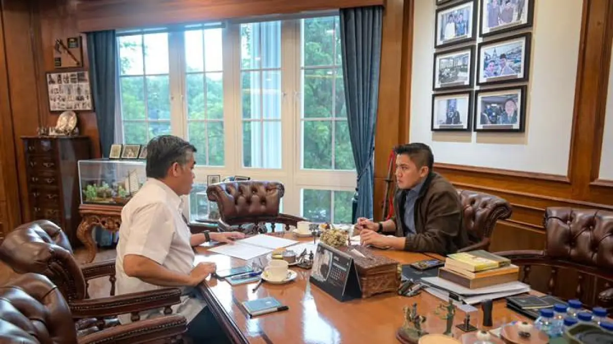 Seskab Teddy terima kunjungan menteri Ketenagakerjaan Yassierli. (Instagram/sekretariat.kabinet)
