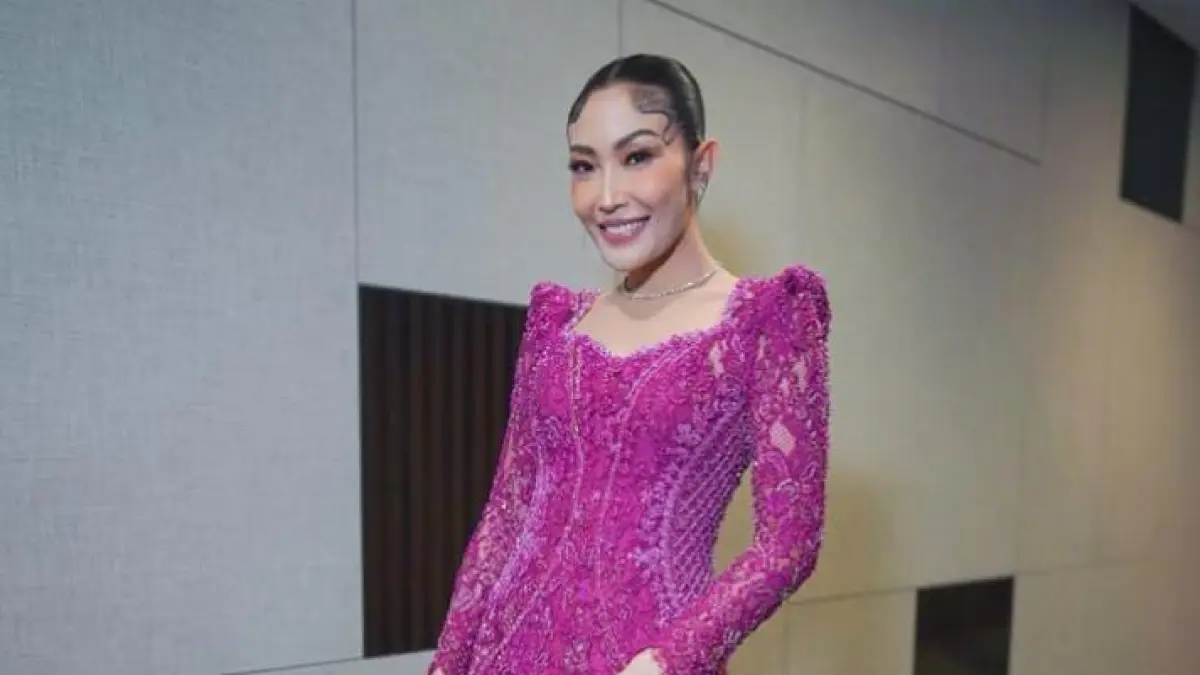 Ayu Dewi jadikan rumah sebagai dermaga paling teduh bagi anak untuk pulang.(Instagram @mrsayudewi)
