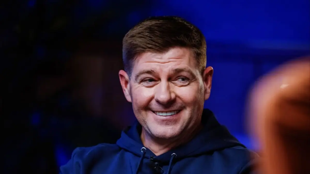 Burnley mencari manajer baru, Steven Gerrard jadi salah satu nama terdepan untuk bangkit di Championship.
