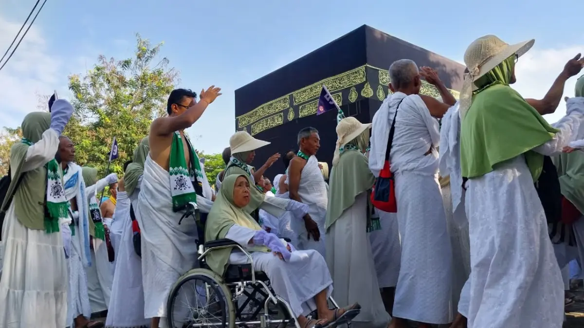 CJH Tuban saat manasik haji di perumahan Semen Indonesia beberapa waktu lalu. (RADAR TUBAN)