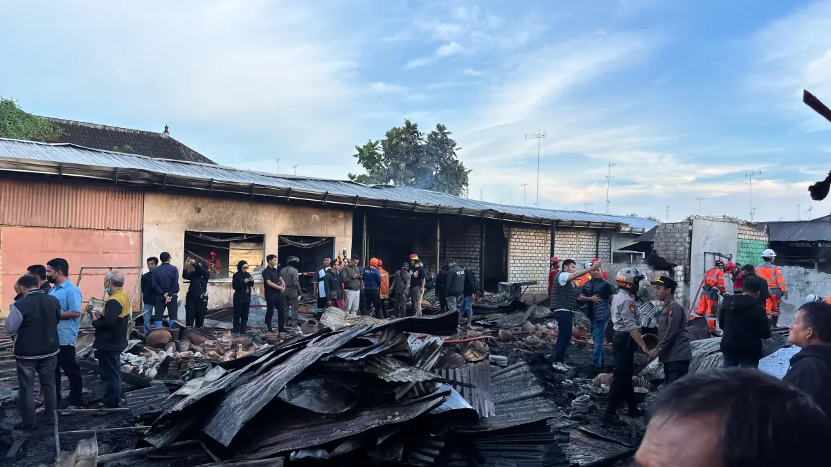 Harapan pedagang Pasar Baru Tuban mendapat bantuan modal pupus, pemerintah hanya fokus pada pembangunan kios dan solusi sementara. (ADIB TURMUDZI/RADAR TUBAN)